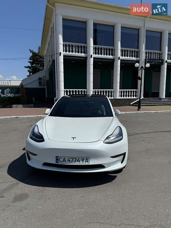 Седан Tesla Model 3 2019 в Черкасах