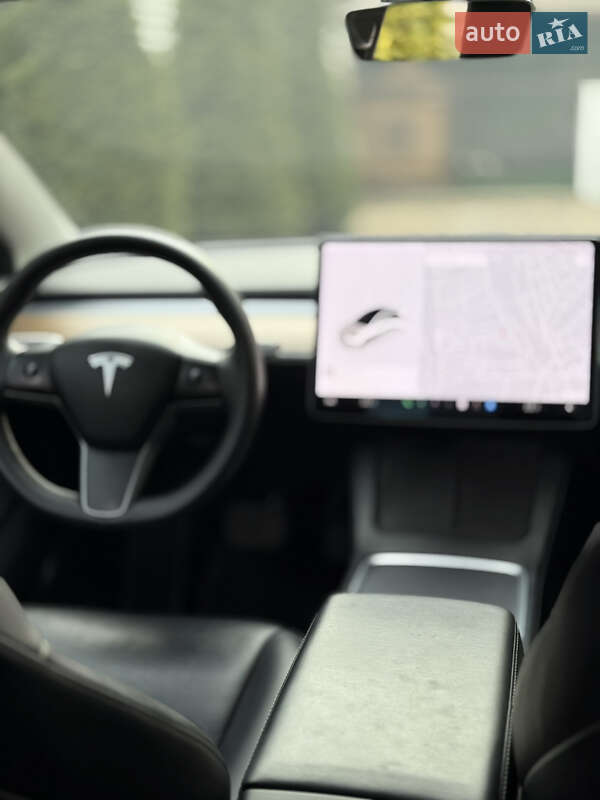 Седан Tesla Model 3 2021 в Дніпрі