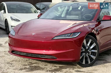 Седан Tesla Model 3 2024 в 