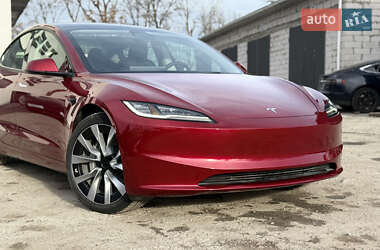 Седан Tesla Model 3 2024 в 