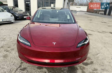 Седан Tesla Model 3 2024 в 