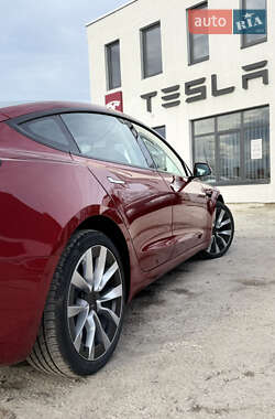 Седан Tesla Model 3 2024 в 