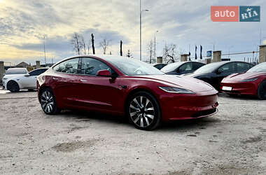 Седан Tesla Model 3 2024 в 