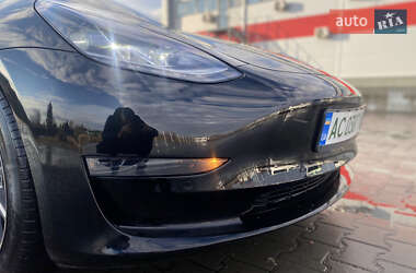 Седан Tesla Model 3 2021 в Володимирі