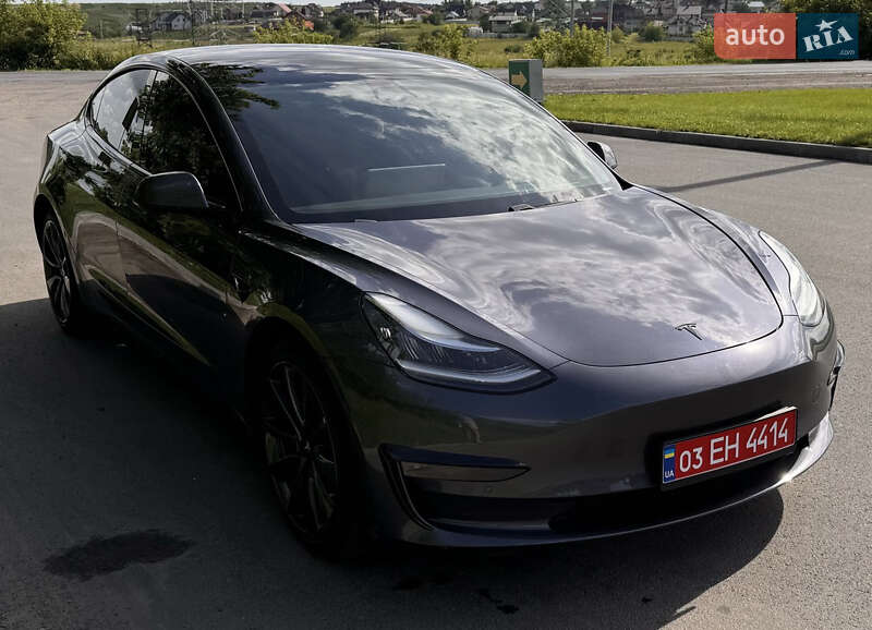 Седан Tesla Model 3 2019 в Одесі