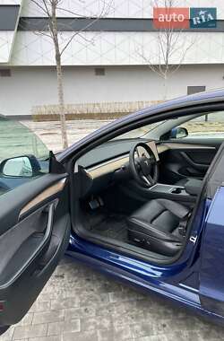 Седан Tesla Model 3 2021 в 