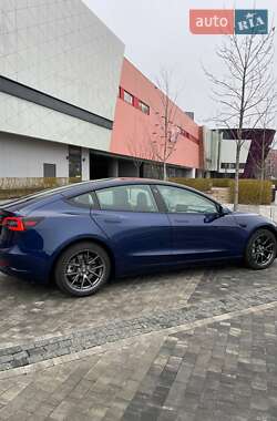 Седан Tesla Model 3 2021 в 
