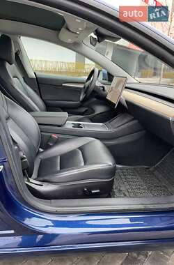 Седан Tesla Model 3 2021 в 