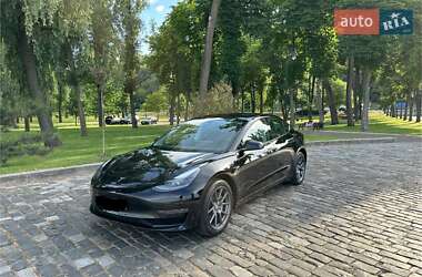 Седан Tesla Model 3 2023 в 