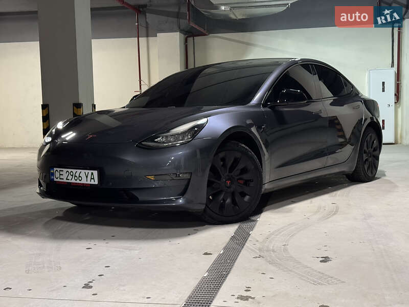 Седан Tesla Model 3 2018 в Чернівцях
