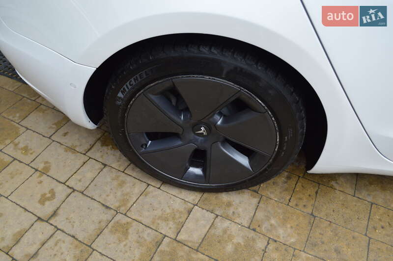 Седан Tesla Model 3 2022 в Львові фото 11 Седан Tesla Model 3 2022 в Львові