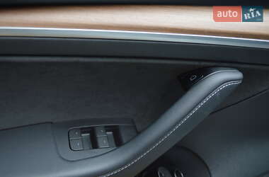 Седан Tesla Model 3 2022 в Львове