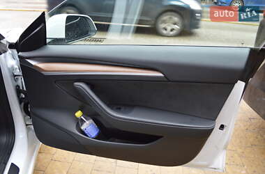 Седан Tesla Model 3 2022 в Львове