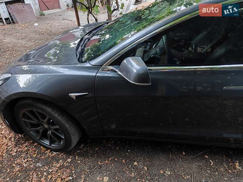 Седан Tesla Model 3 2018 в Харкові
