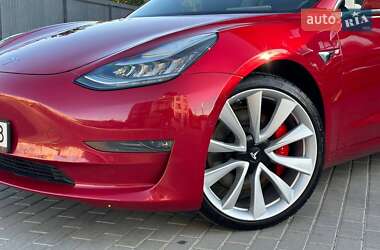 Седан Tesla Model 3 2018 в Шумську