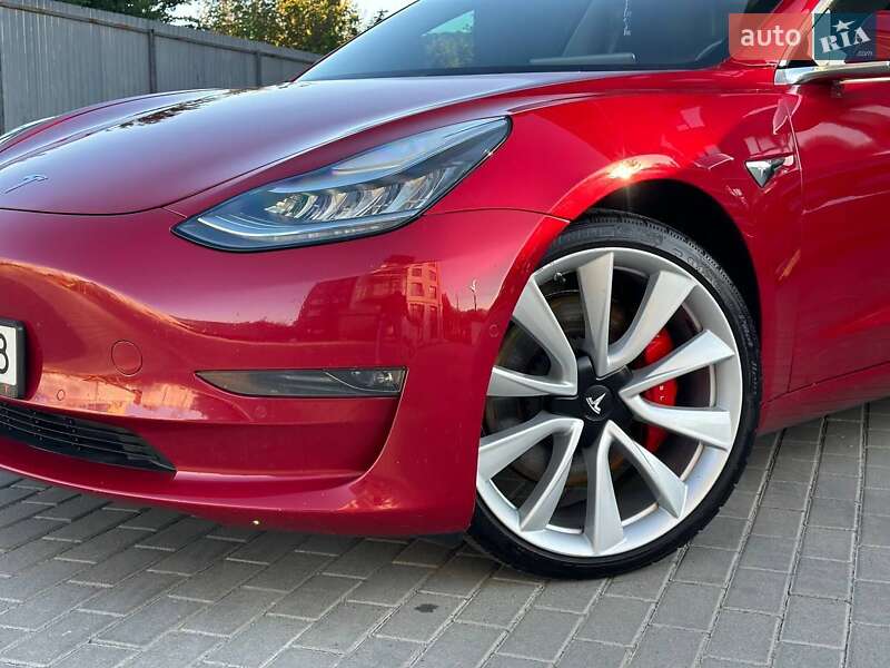 Седан Tesla Model 3 2018 в Шумську
