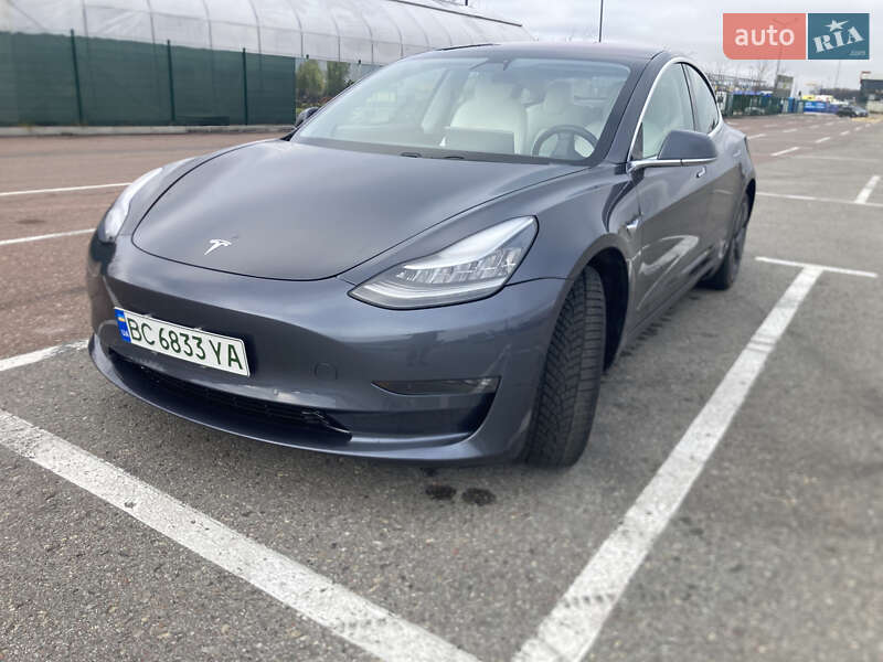 Седан Tesla Model 3 2018 в Львові