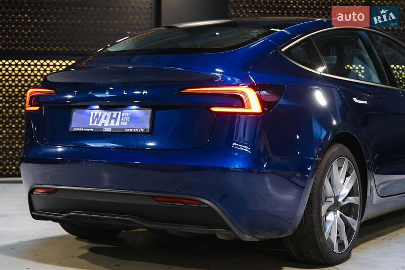 Седан Tesla Model 3 2024 в Луцьку