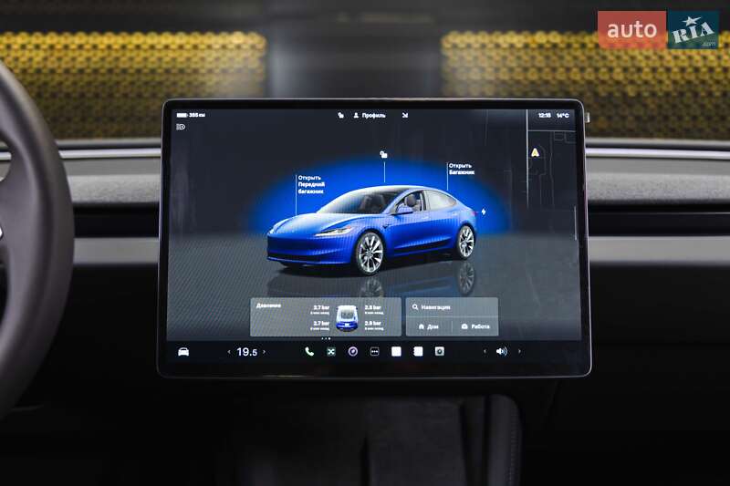 Седан Tesla Model 3 2024 в Луцьку
