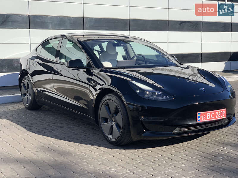 Седан Tesla Model 3 2023 в Рівному