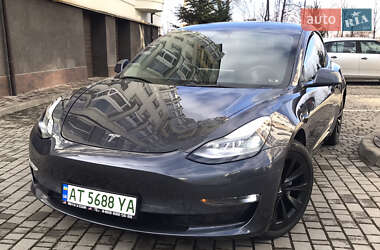 Седан Tesla Model 3 2021 в Івано-Франківську