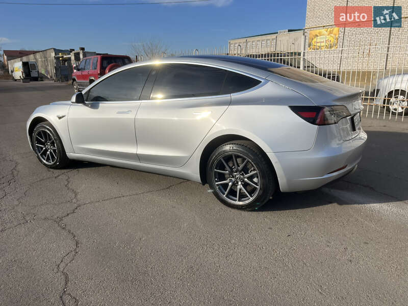Седан Tesla Model 3 2018 в Николаеве