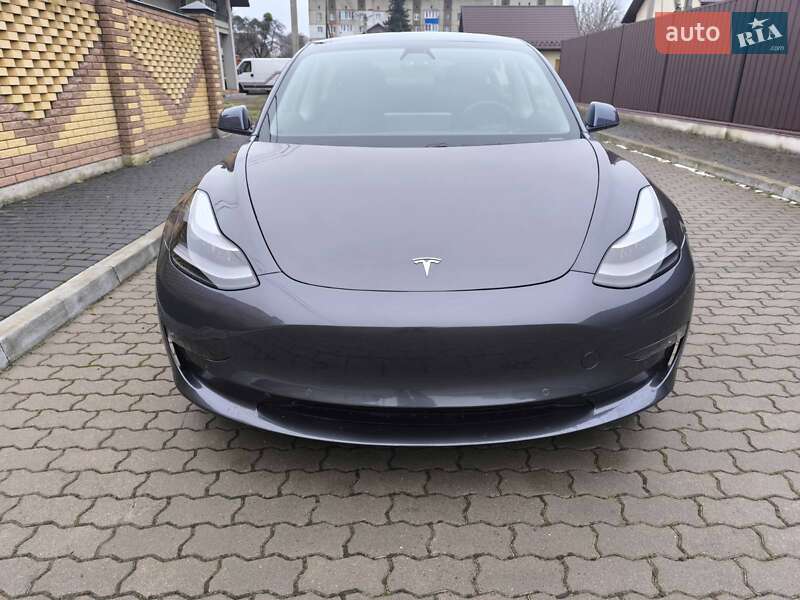Седан Tesla Model 3 2021 в Володимирі