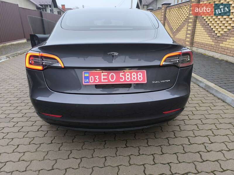 Седан Tesla Model 3 2021 в Володимирі