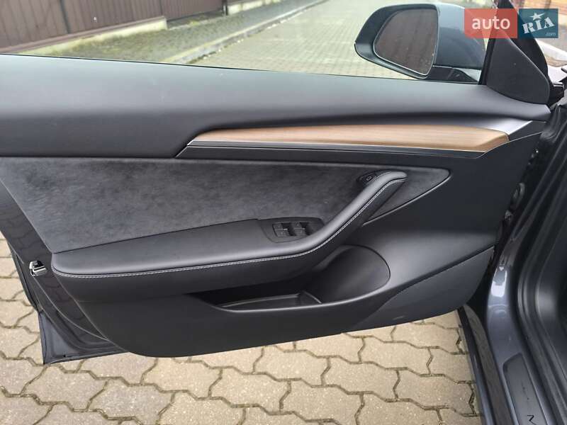 Седан Tesla Model 3 2021 в Володимирі