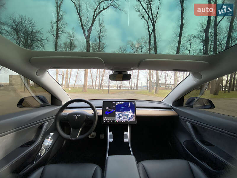 Седан Tesla Model 3 2020 в 