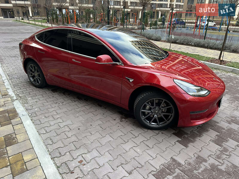 Седан Tesla Model 3 2020 в Києві