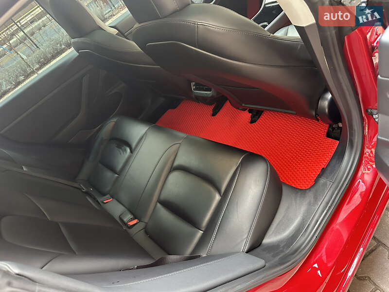 Седан Tesla Model 3 2020 в Києві