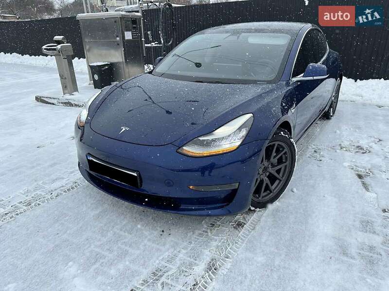 Седан Tesla Model 3 2020 в Львові