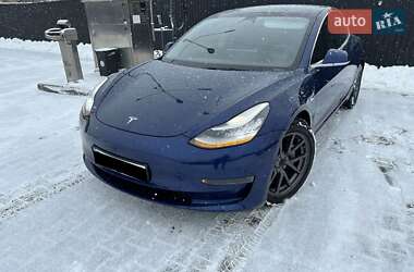 Седан Tesla Model 3 2020 в 
