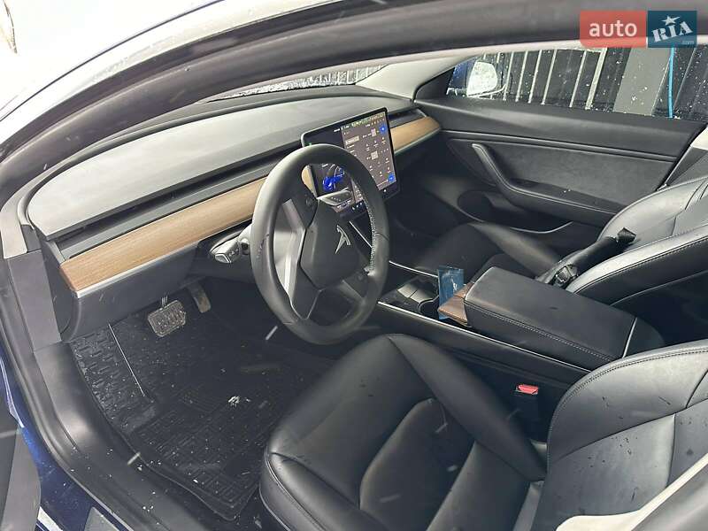 Седан Tesla Model 3 2020 в Львові