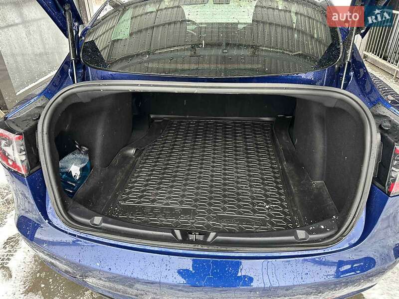 Седан Tesla Model 3 2020 в Львові