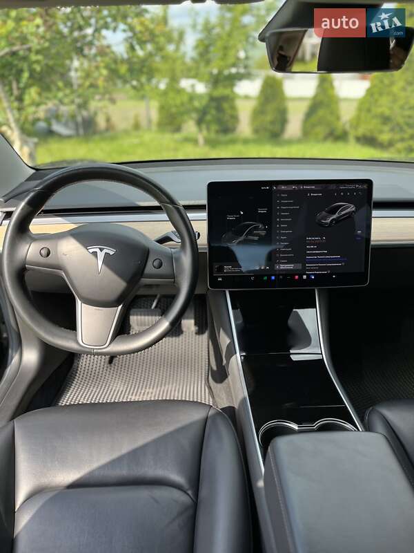 Седан Tesla Model 3 2018 в Броварах