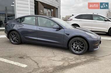 Седан Tesla Model 3 2022 в 
