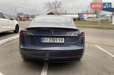 Седан Tesla Model 3 2022 в 