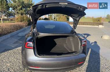 Седан Tesla Model 3 2020 в 