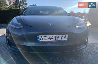 Седан Tesla Model 3 2020 в 
