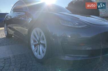 Седан Tesla Model 3 2020 в 