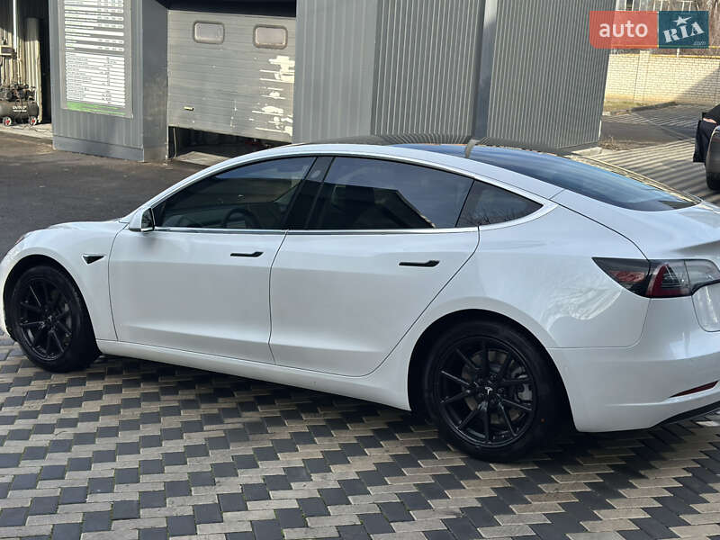 Седан Tesla Model 3 2020 в Николаеве