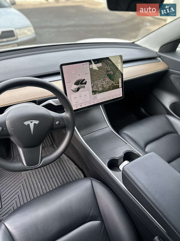 Седан Tesla Model 3 2020 в Николаеве