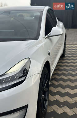 Седан Tesla Model 3 2020 в 