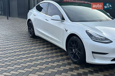 Седан Tesla Model 3 2020 в 
