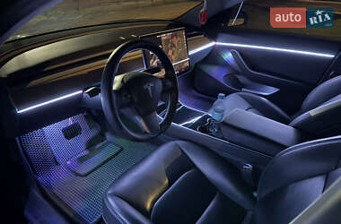 Седан Tesla Model 3 2019 в 