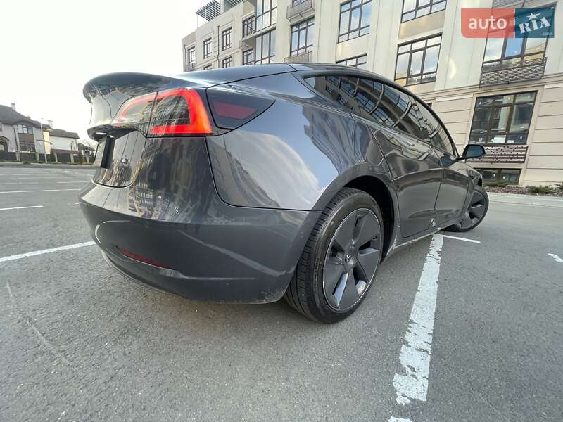 Седан Tesla Model 3 2022 в Киеве