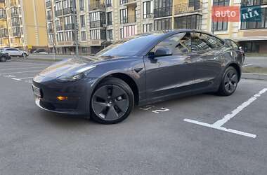 Седан Tesla Model 3 2022 в 