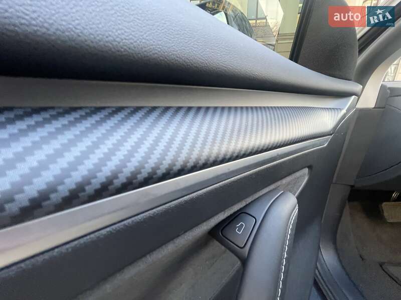 Седан Tesla Model 3 2022 в Киеве